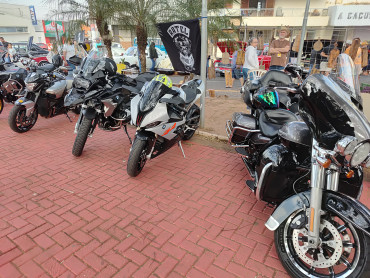 Foto 58: 3º Encontro de Carros Antigos e Motociclistas reúne centenas de expositores em Quatá