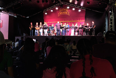 Foto 77: Quatá recebe Palco Móvel Emcena Brasil Edição Certame