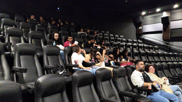 Foto 3: Cinema e Vivência Cultural: Alunos da Escola Chiquinho participam de passeio ao Prudenshopping