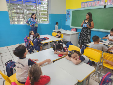 Foto 45: Volta às Aulas em Quatá: Alunos recebem Kit Escolar e Mimo especial