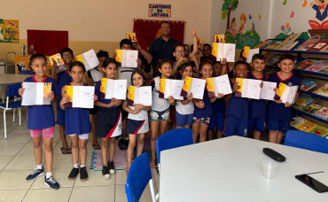 Notícia Escritor Vicentônio Silva visita Escolas de Quatá
