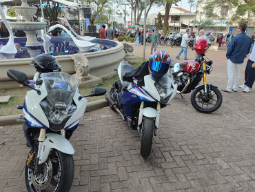 Foto 49: 3º Encontro de Carros Antigos e Motociclistas reúne centenas de expositores em Quatá
