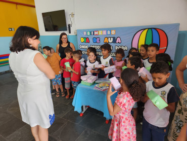 Foto 196: Volta às Aulas em Quatá: Alunos recebem Kit Escolar e Mimo especial