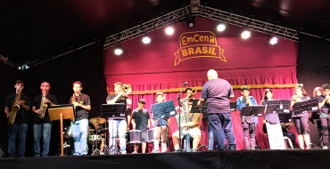 Foto 75: Quatá recebe Palco Móvel Emcena Brasil Edição Certame