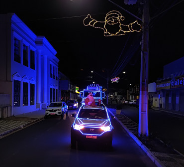 Foto 9: Natal de Luz da G10 Concreto leva carreata natalina às ruas de Quatá