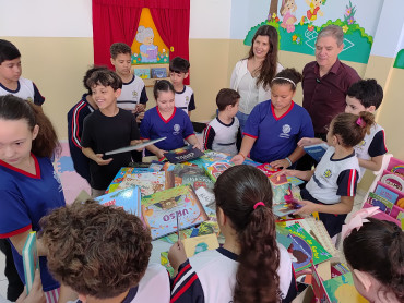 Foto 8: Entrega de Livros de Literatura