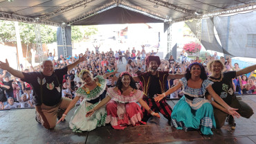 Foto 10: Quatá recebe Palco Móvel Emcena Brasil Edição Certame