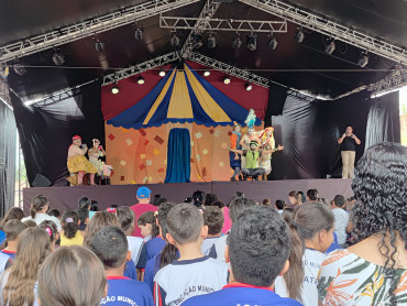 Foto 148: Quatá recebe Palco Móvel Emcena Brasil Edição Certame