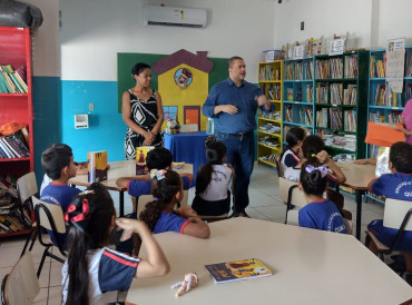 Foto 7: Escritor Vicentônio Silva visita Escolas de Quatá