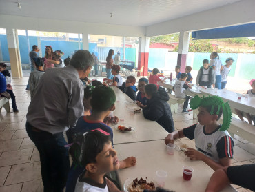 Foto 47: Churrasco marca as comemorações alusivas ao Dia das Crianças