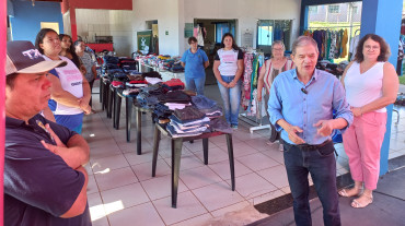 Foto 63: Fundo Social de Solidariedade e Secretaria de Promoção Social realizam Varal Solidário especial de Natal