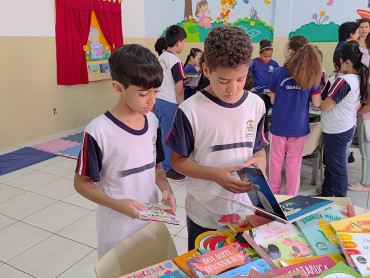 Foto 41: Entrega de Livros de Literatura