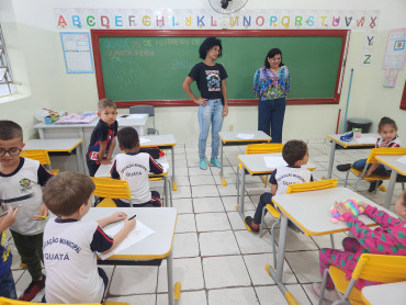 Foto 43: Volta às Aulas em Quatá: Alunos recebem Kit Escolar e Mimo especial