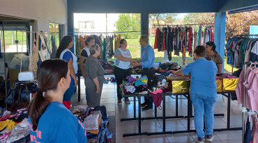 Foto 59: Fundo Social de Solidariedade e Secretaria de Promoção Social realizam Varal Solidário especial de Natal