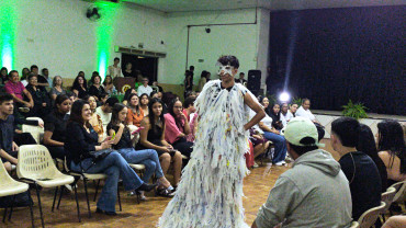 Foto 36: Moda e consciência ambiental é destaque em desfile da Etec