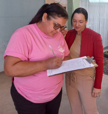 Foto 2: Funcionários de Escolas e Creches recebem ações de prevenção do Outubro Rosa