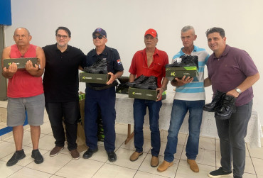 Foto 4: Entrega de equipamentos de proteção individual para a Guarda Municipal