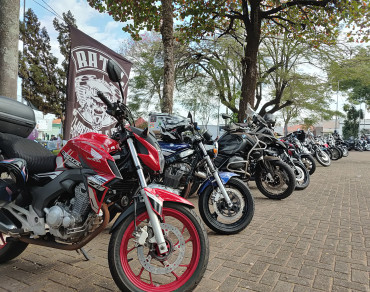 Foto 65: 3º Encontro de Carros Antigos e Motociclistas reúne centenas de expositores em Quatá
