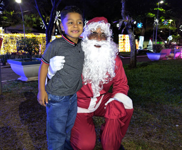 Foto 29: Natal de Luz da G10 Concreto leva carreata natalina às ruas de Quatá