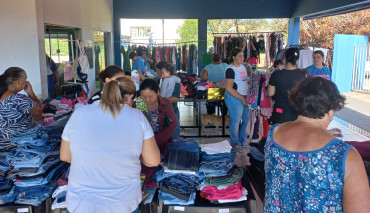 Foto 20: Fundo Social de Solidariedade e Secretaria de Promoção Social realizam Varal Solidário especial de Natal