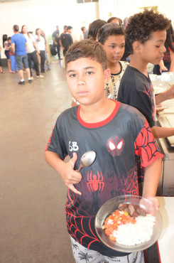Foto 216: Churrasco marca as comemorações alusivas ao Dia das Crianças