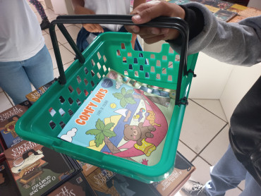 Foto 24: Prestigie a FEIRA DO LIVRO
