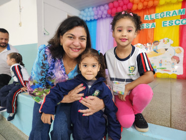 Foto 22: Volta às Aulas em Quatá: Alunos recebem Kit Escolar e Mimo especial
