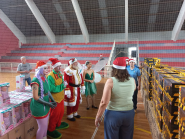 Foto 8: Especial de Natal: entrega de brinquedos