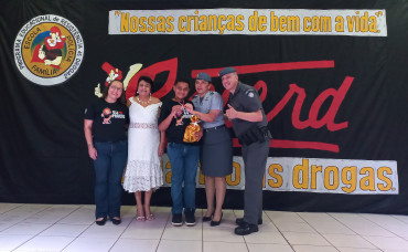 Foto 167: Alunos dos 5º anos de Escolas Municipais recebem certificado do Proerd