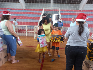 Foto 181: Especial de Natal: entrega de brinquedos