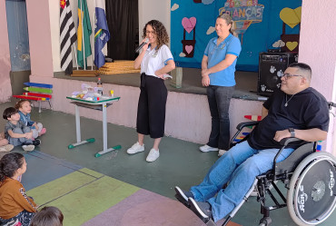 Foto 12: Alunos e usuários recebem orientações sobre prevenção e controle do diabetes 