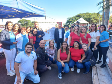 Foto 78: Festa do Trabalhador reúne centenas de pessoas