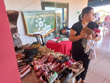 Foto 21: Fundo Social de Solidariedade e Secretaria de Promoção Social realizam Varal Solidário especial de Natal