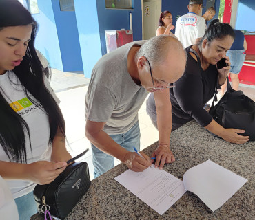 Foto 3: Assinatura do Termo de prorrogação da Frente de Trabalho Municipal