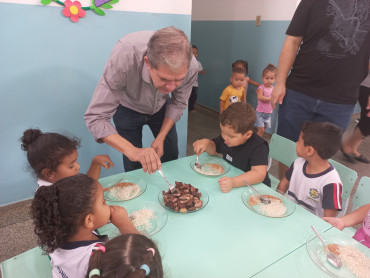 Foto 66: Churrasco marca as comemorações alusivas ao Dia das Crianças
