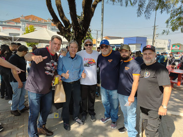 Foto 121: 3º Encontro de Carros Antigos e Motociclistas reúne centenas de expositores em Quatá