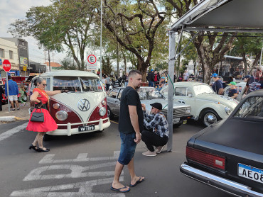 Foto 55: 3º Encontro de Carros Antigos e Motociclistas reúne centenas de expositores em Quatá