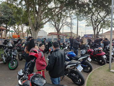 Foto 24: 3º Encontro de Carros Antigos e Motociclistas reúne centenas de expositores em Quatá