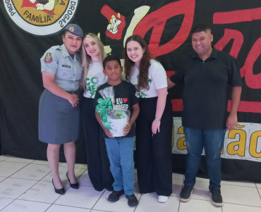 Foto 198: Alunos dos 5º anos de Escolas Municipais recebem certificado do Proerd