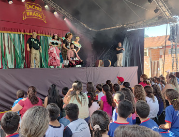 Foto 128: Quatá recebe Palco Móvel Emcena Brasil Edição Certame