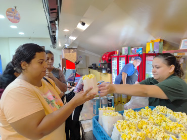 Foto 9: Diversão e Cultura: Grupos do CRAS de Quatá vão ao Cinema