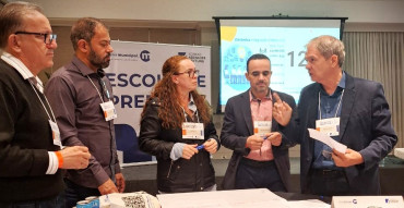 Foto 4: Chefe do Executivo de Quatá marca presença na Escola de Prefeitos 2025