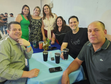 Foto 38: Funcionários Municipais de Quatá são homenageados com festa