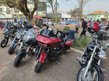 Foto 59: 3º Encontro de Carros Antigos e Motociclistas reúne centenas de expositores em Quatá