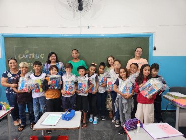 Foto 79: Volta às Aulas em Quatá: Alunos recebem Kit Escolar e Mimo especial