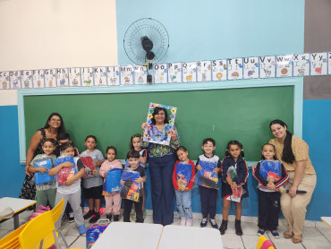 Foto 51: Volta às Aulas em Quatá: Alunos recebem Kit Escolar e Mimo especial