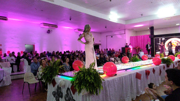 Foto 1: Candidata de Quatá vence Concurso Miss Terceira Idade Regional 2025