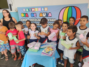 Foto 197: Volta às Aulas em Quatá: Alunos recebem Kit Escolar e Mimo especial