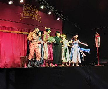 Foto 86: Quatá recebe Palco Móvel Emcena Brasil Edição Certame