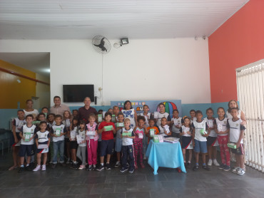 Foto 184: Volta às Aulas em Quatá: Alunos recebem Kit Escolar e Mimo especial